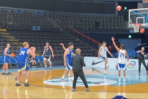 解说晒中国台北训练视频：投篮环节给两内线加练了挡拆外弹三分