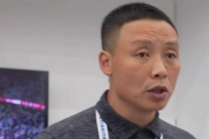 半场一球领先 主教练陈涛更衣室鼓舞全队